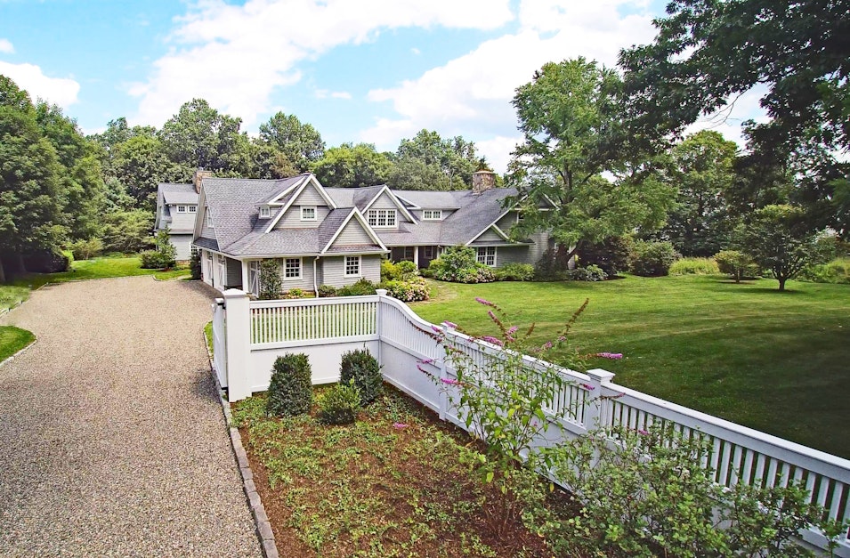 182 Lounsbury Road, Ridgefield, CT 06877, Presented by Laura Ancona